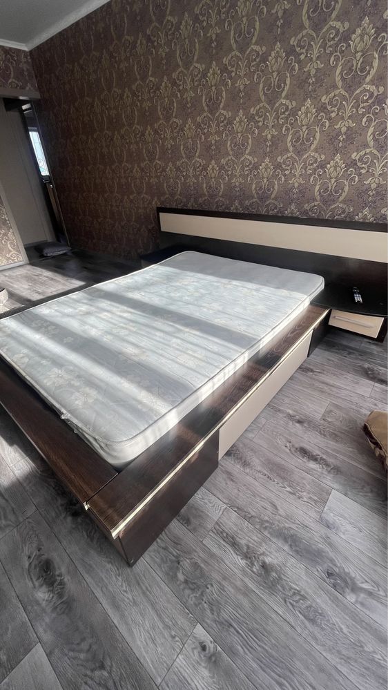Продам кровать двухспальную
