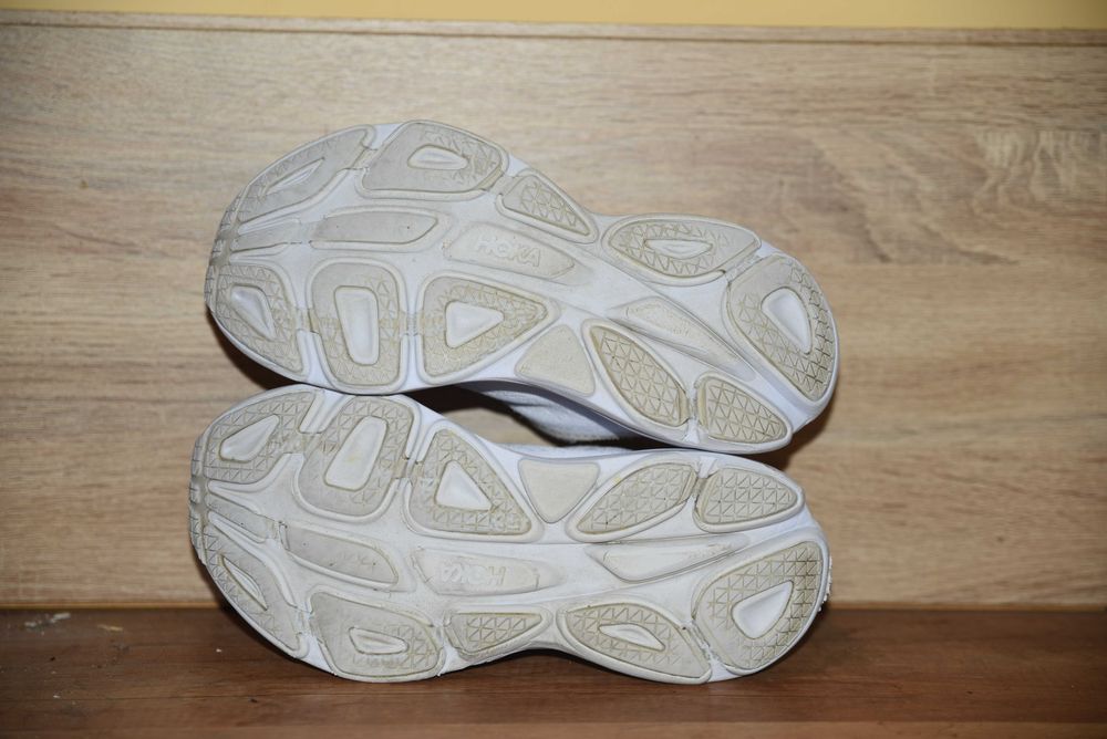 HOKA оригинални маратонки размер 39 1/3