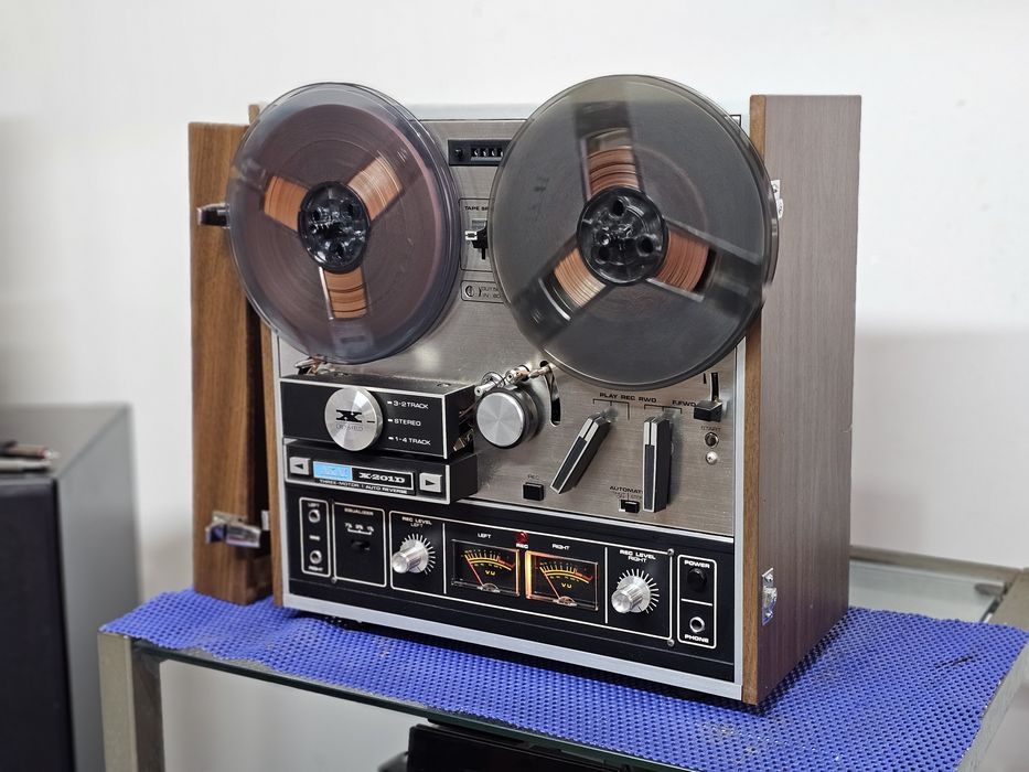 Magnetofon Akai X-201D