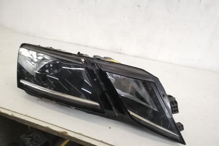 Фар Дясно Оригинален LED Авариран Шкода / Skoda Octavia 3 [фейслифт] Д