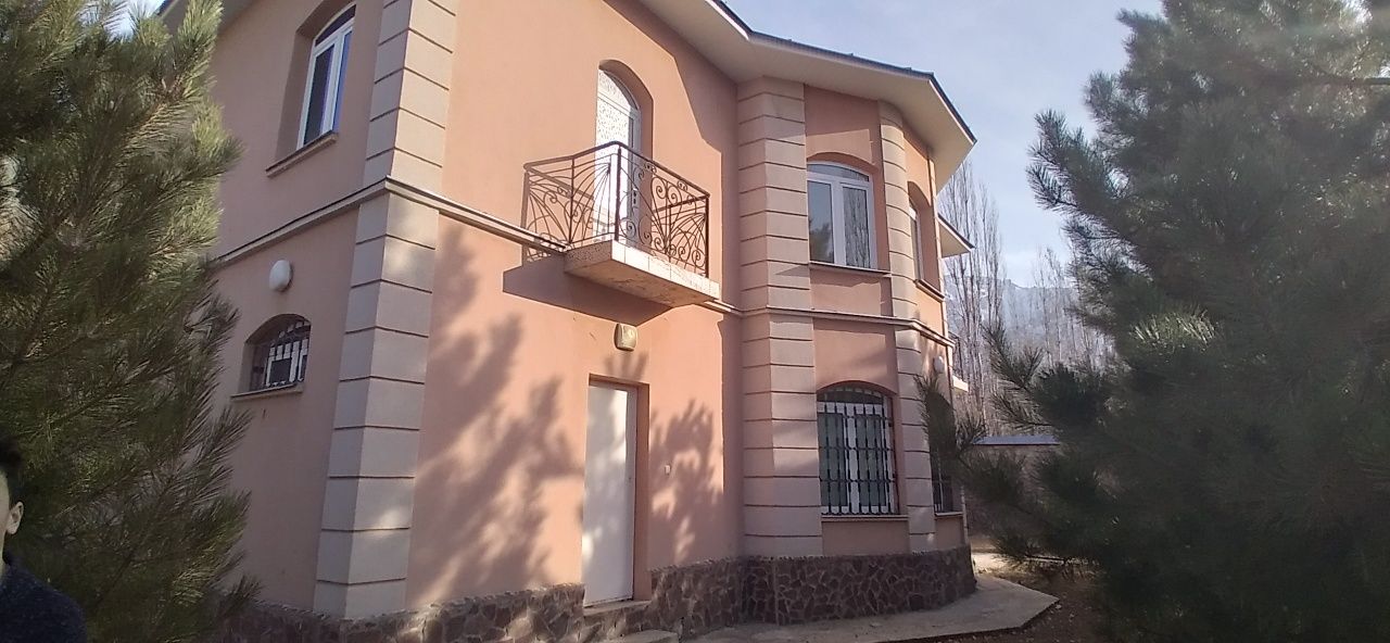 Продам дача Чимган 25соток 2этажа 6комнат