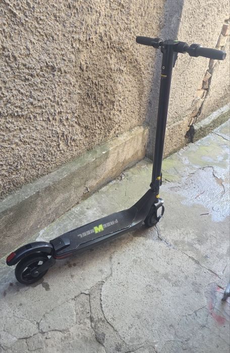 Vând trotinta electrica