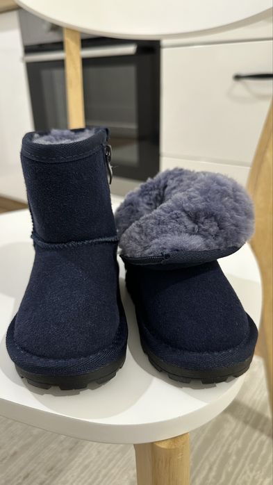 Продам детские угги, валенки