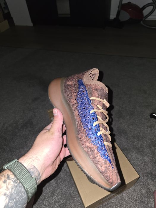 Vând Adidas Yeezy 380