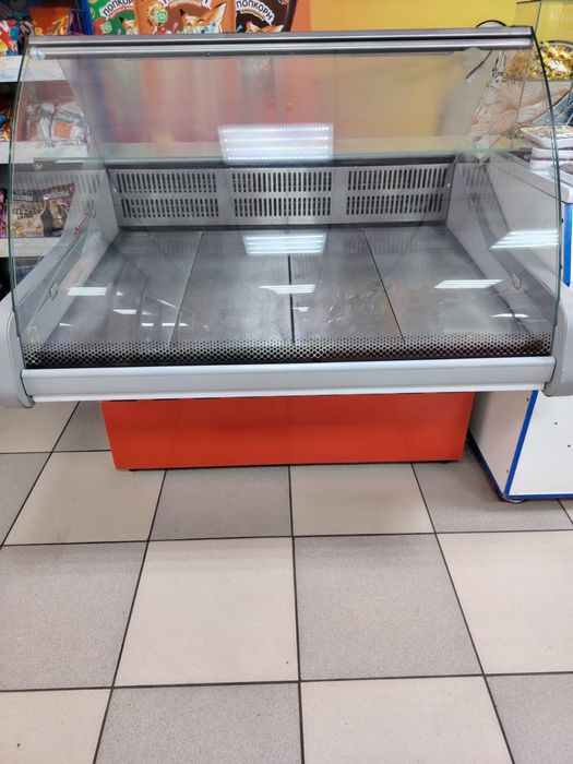 Срочно! Продам холодильную витрину