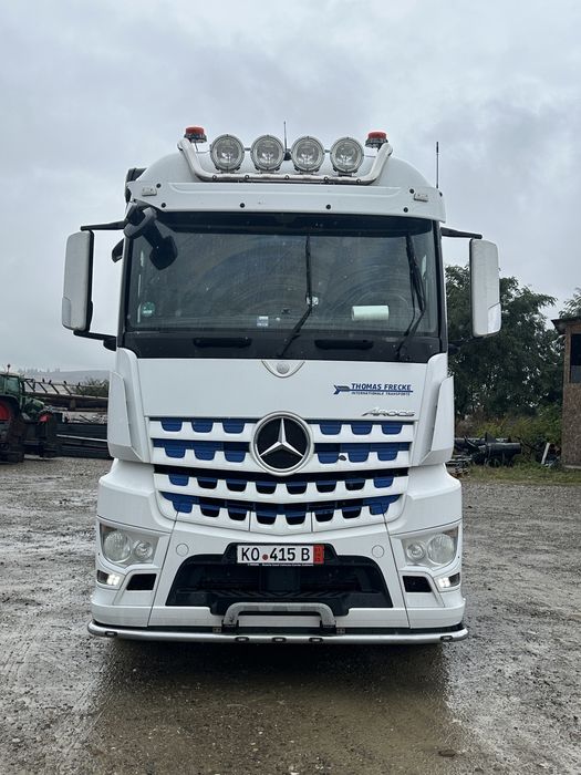 Camion cu macara 2545