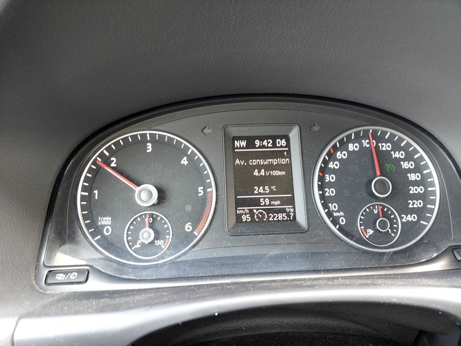 Volkswagen Touran-automată-DSG-      2.0 TDI bluemotion.