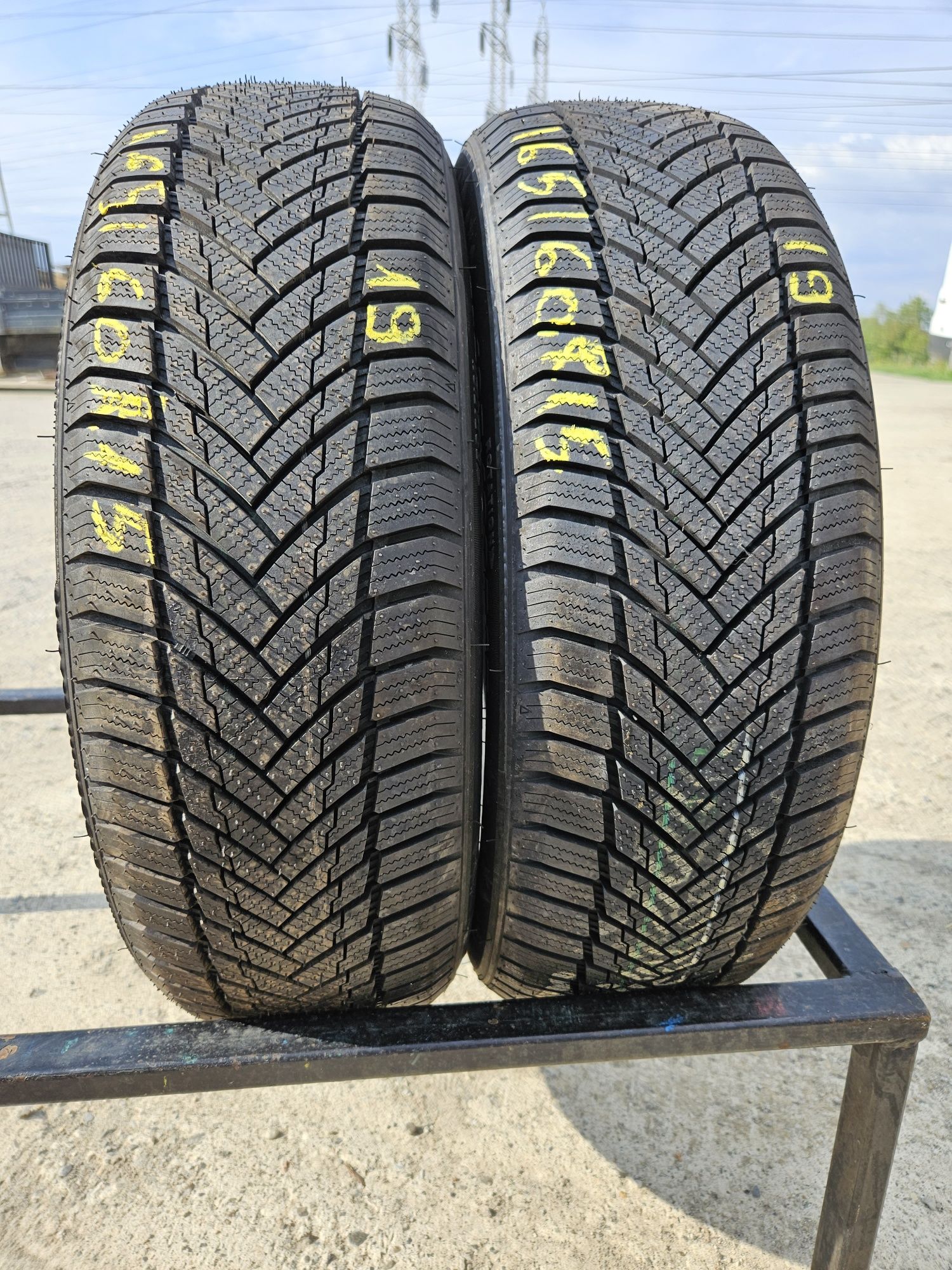 Vând anvelope m+s Noi 165/60/15 165/60r15