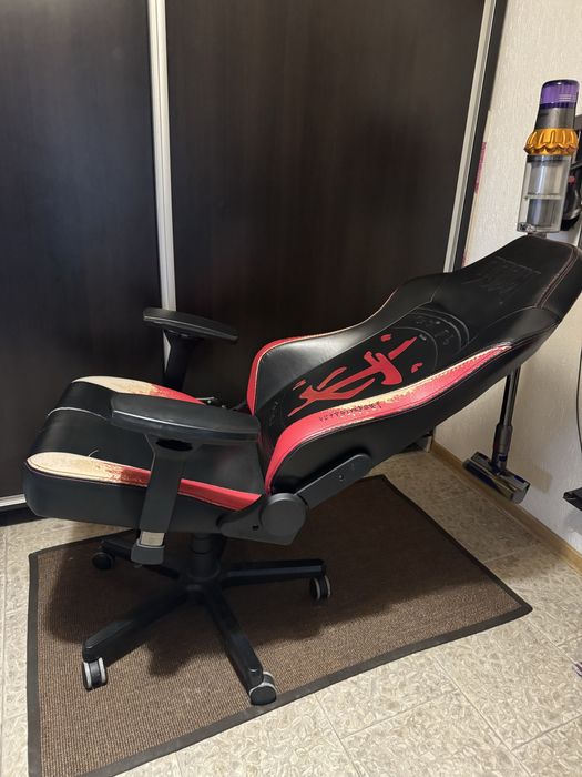 Scaun de gaming Noblechairs editie limitata Doom Eternal