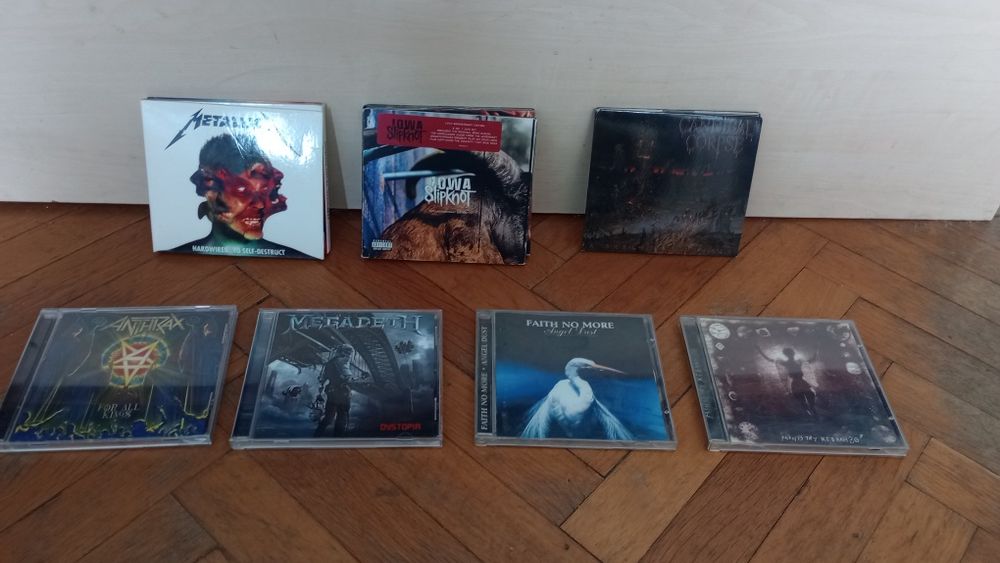 Продавам оригинални метъл дискове : Metallica , Slipknot, Cannibal...