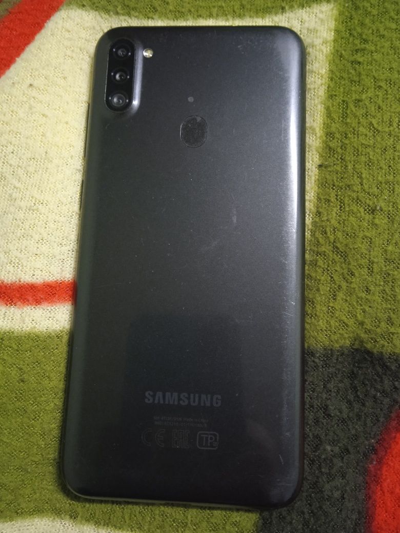 Продаю телефон Самсунг А 11,в идеальном состоянии без трещин и царапин