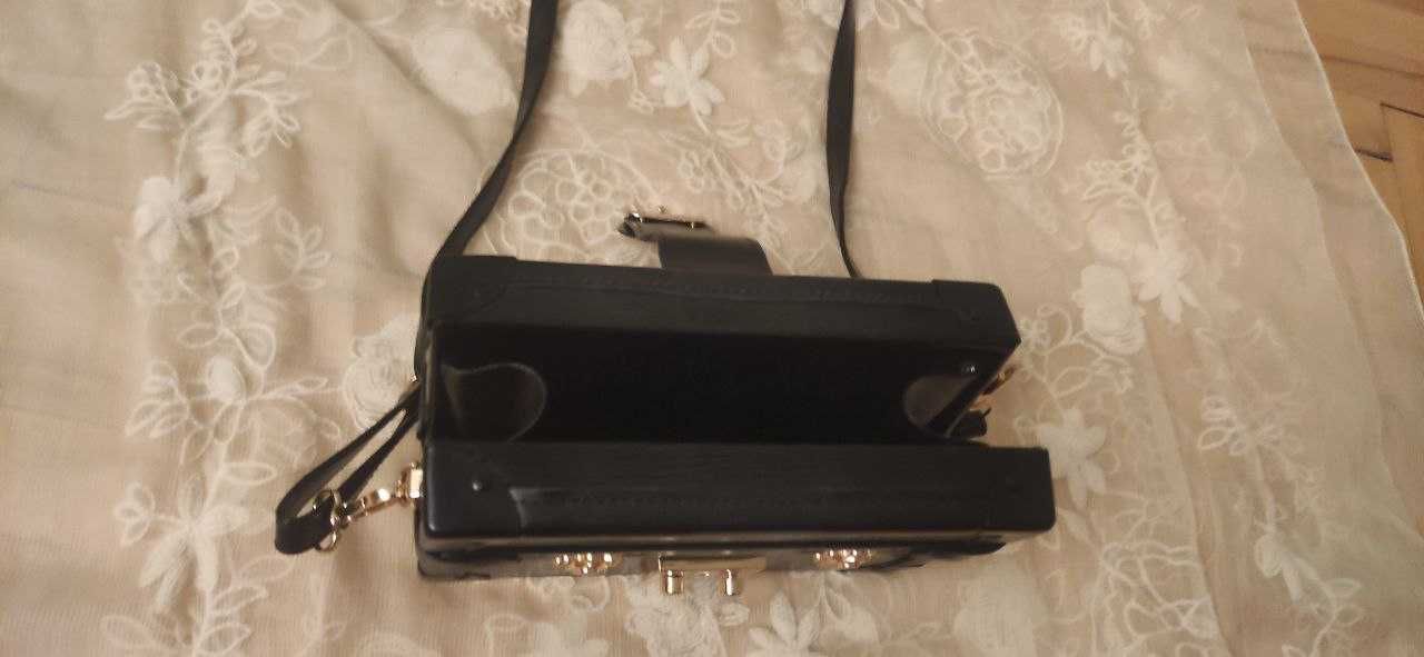Бутикова дамска черна чанта (елегантна)