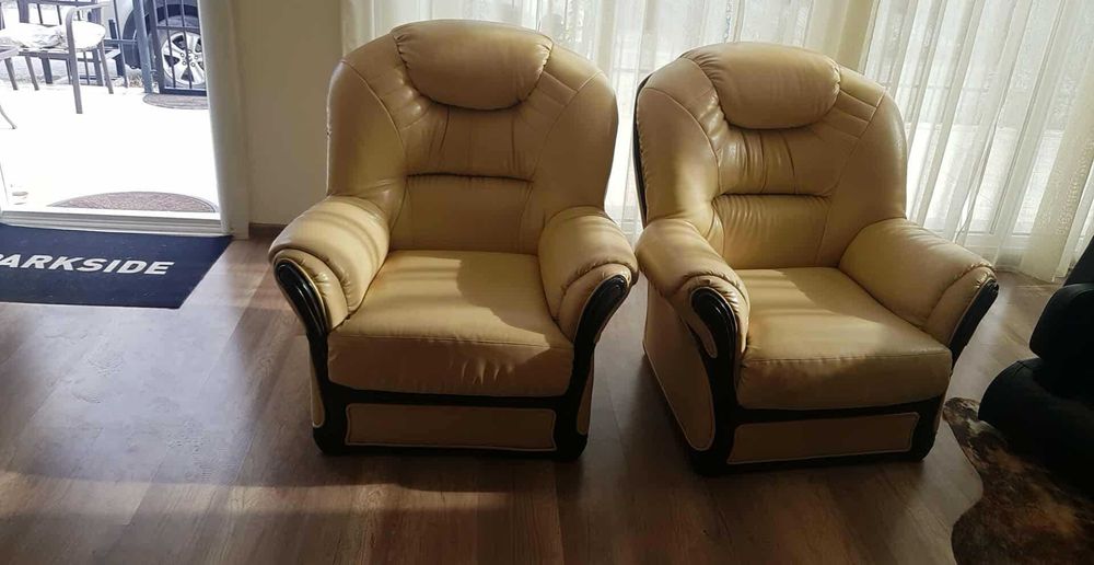 Продавам спешно диван чиста кожа и масивно дърво