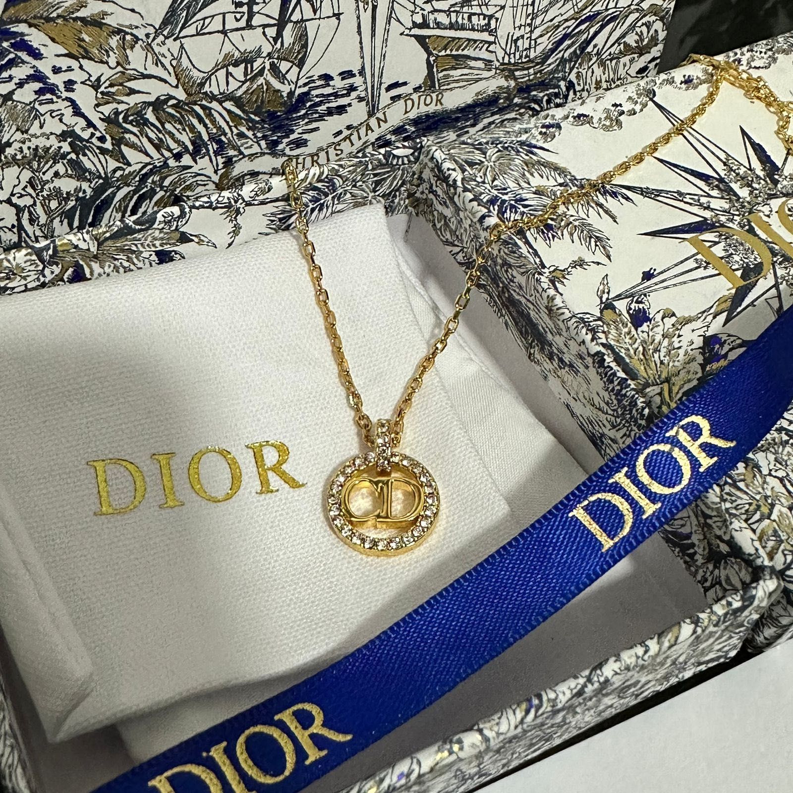 CHANEL дамско колие