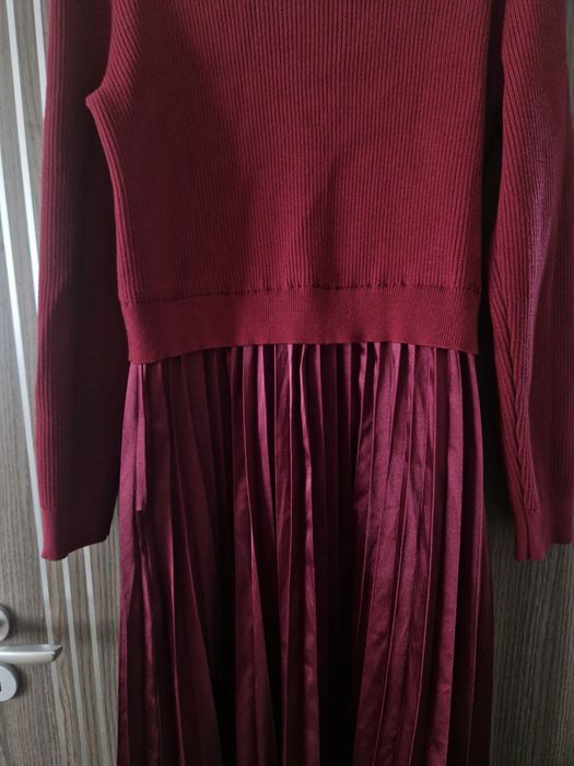 Rochie model tricot cu fusta plisata