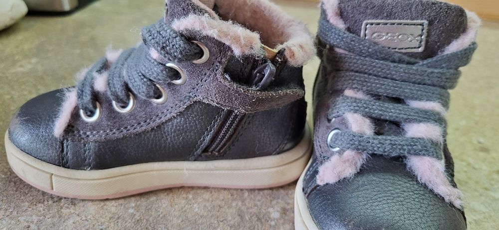 Обувки за малко момиченце  на Geox и Zara