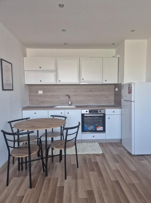 Дава се под наем Тристаен апартамент в Пловдив, Христо Смирненски - 90 кв.м за 586.5 € - Снимка #2