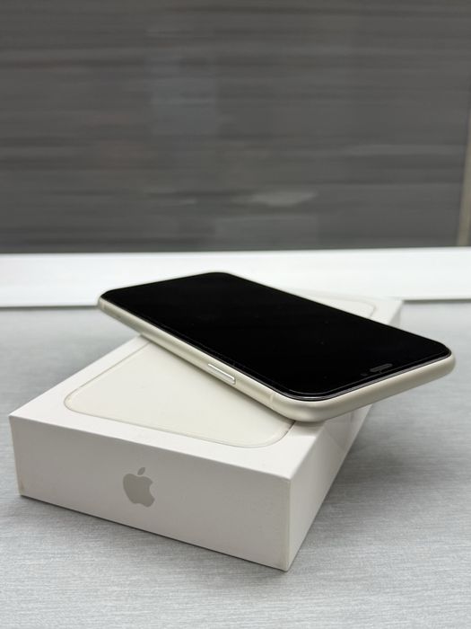 iPhone 11 White в перфектно състояние