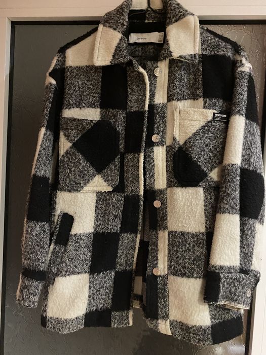 Зимно яке тип риза Bershka, размер XS, но е широко и става за  S/M