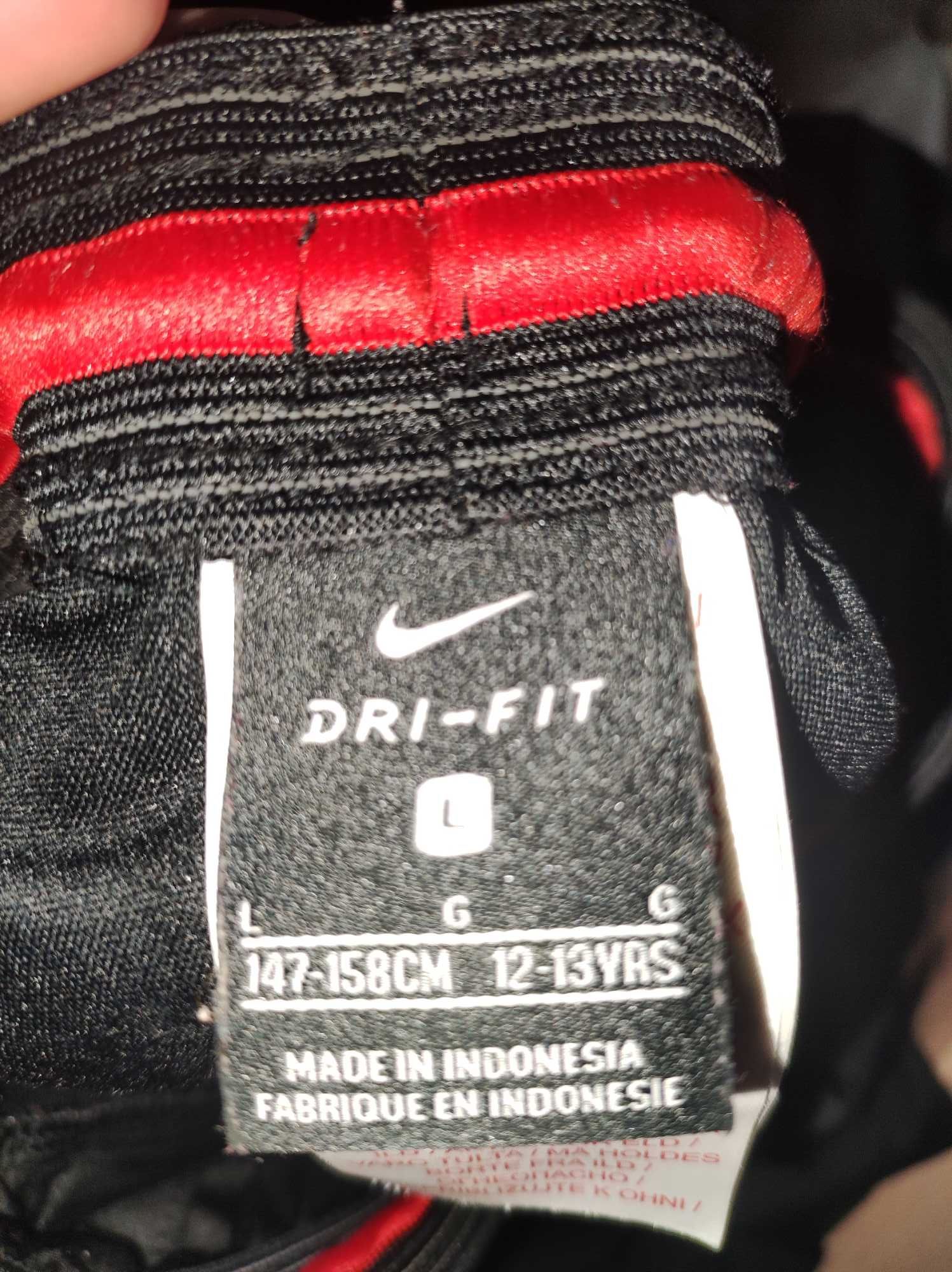 Оригинален Барселона nike екип (12-13години)