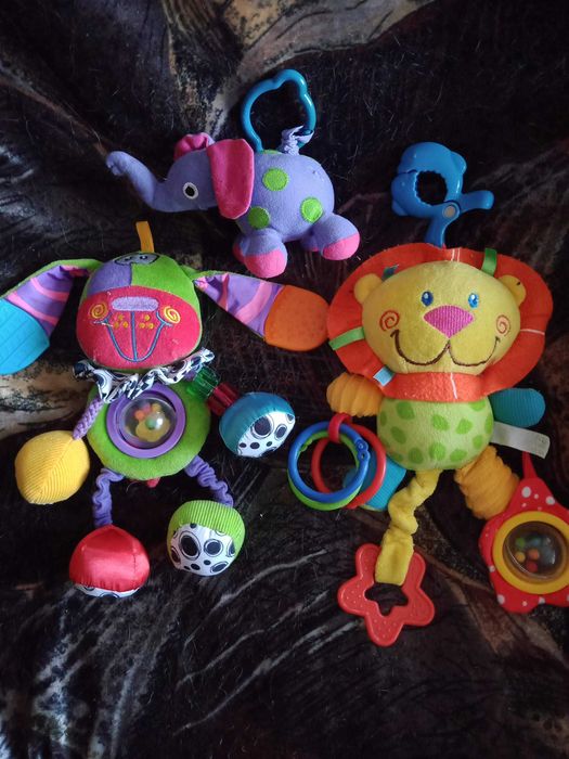 Игрушки  подвесные 10 шт в кроватку  или в коляску  3000 тенге