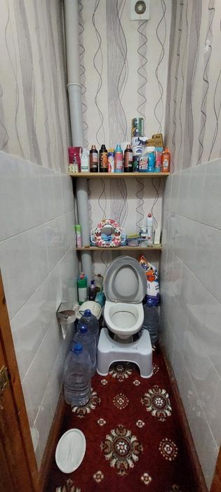 Чирчик шахри Навоийда 2 хонали квартира cотилади