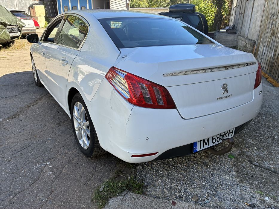 Peugeot avariat,lovit pret fix deplasabil pe ori ce distanța