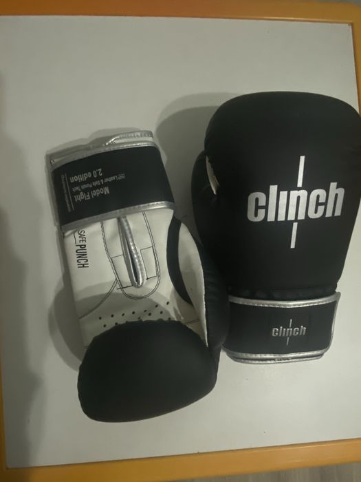Перчатки боксерские 12 унций в ОТЛИЧНОМ состоянии, почти новые