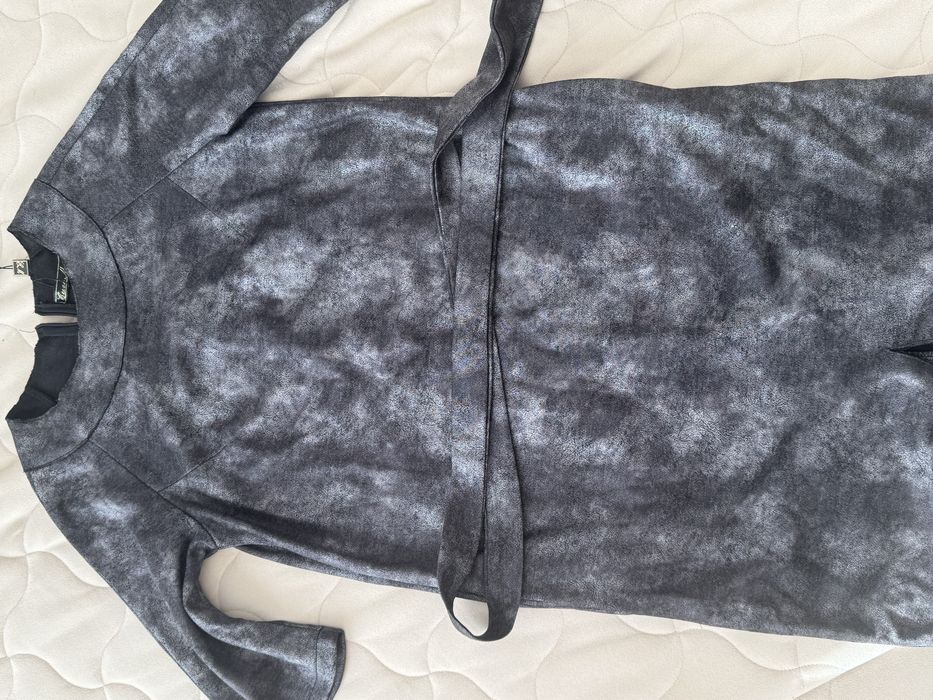 Продам платье 42-44 новое с этикеткой 3000