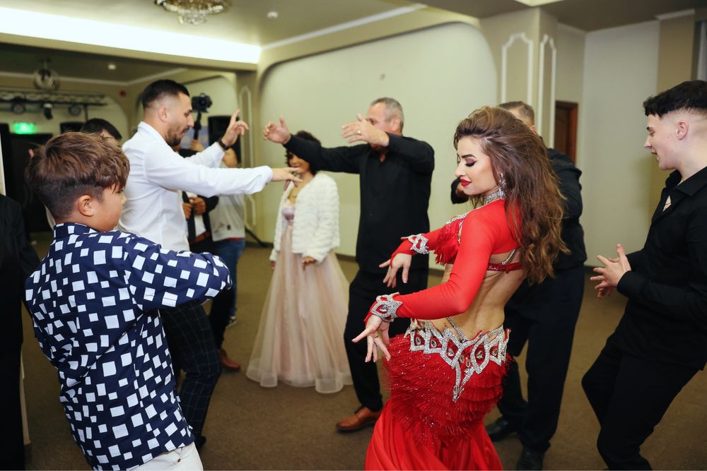 Dansatori profesionisti