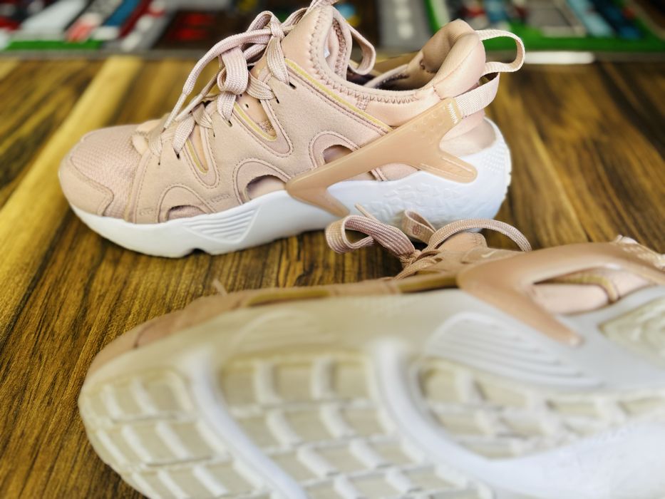 Adidasi Nike pentru dame 38/5-39