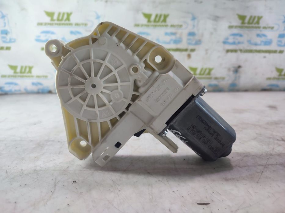 Motoras geam dreapta fata 8K0959802B Audi A8 D4/4H [2010 - 2014] 4.2