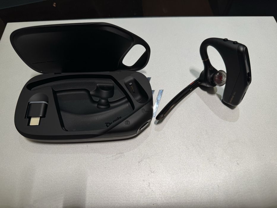 Poly / Plantronics Voyager Legend 50-М UC - Безжична слушалка + кейс