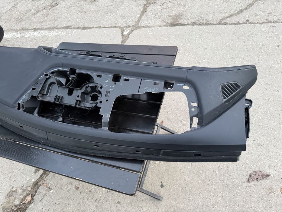 Plansa bord Mercedes GLE GLS W167 2019+ piele cu cusatura, ORIGINALA