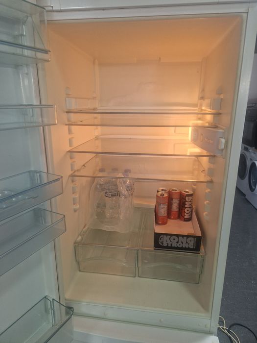 Хладилник с фризер Miele A++ 181/55/58