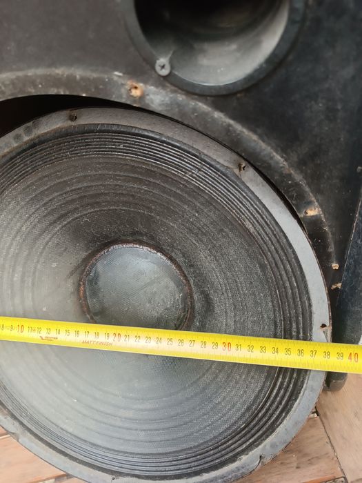 Boxe pasive 300 w 1400 lei perechea