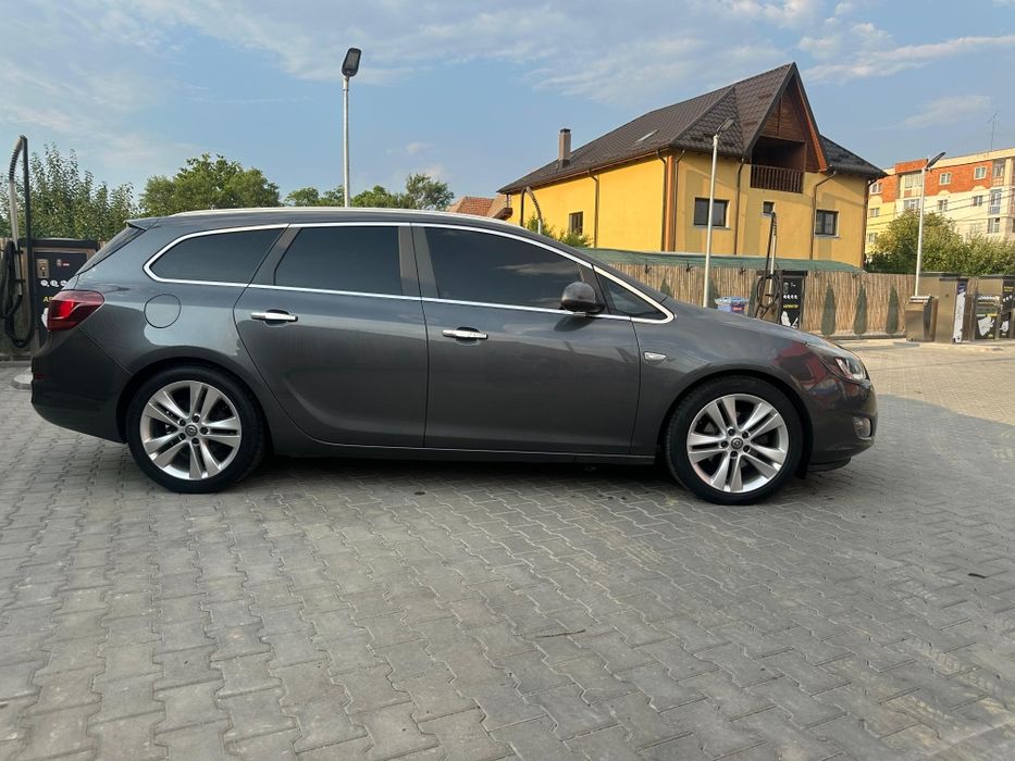 Opel Astra J 2011