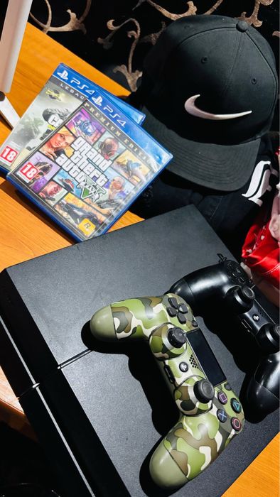 Vand ps 4 pro 1TB se misca impecabil