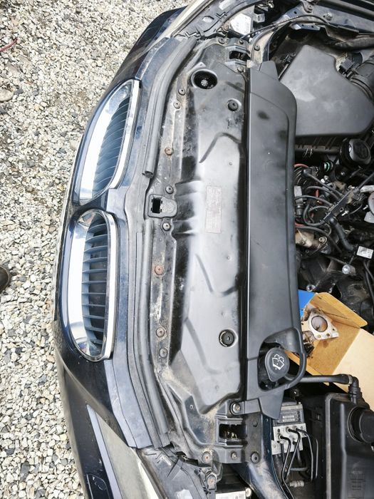 Fata completa/Bara fata/spate aripi stânga dreapta capota trager E60FL