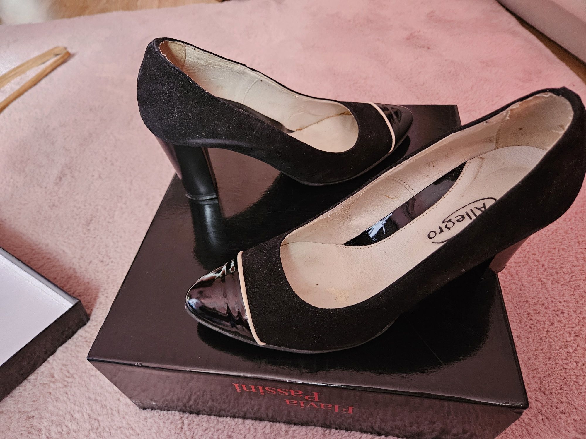 Pantofi de piele