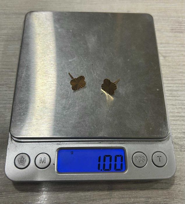 Златни обеци 18 К 750 / 1 гр.