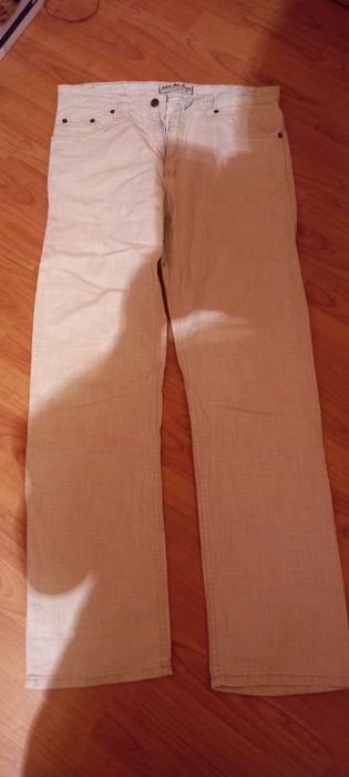 Pantaloni in bărbat