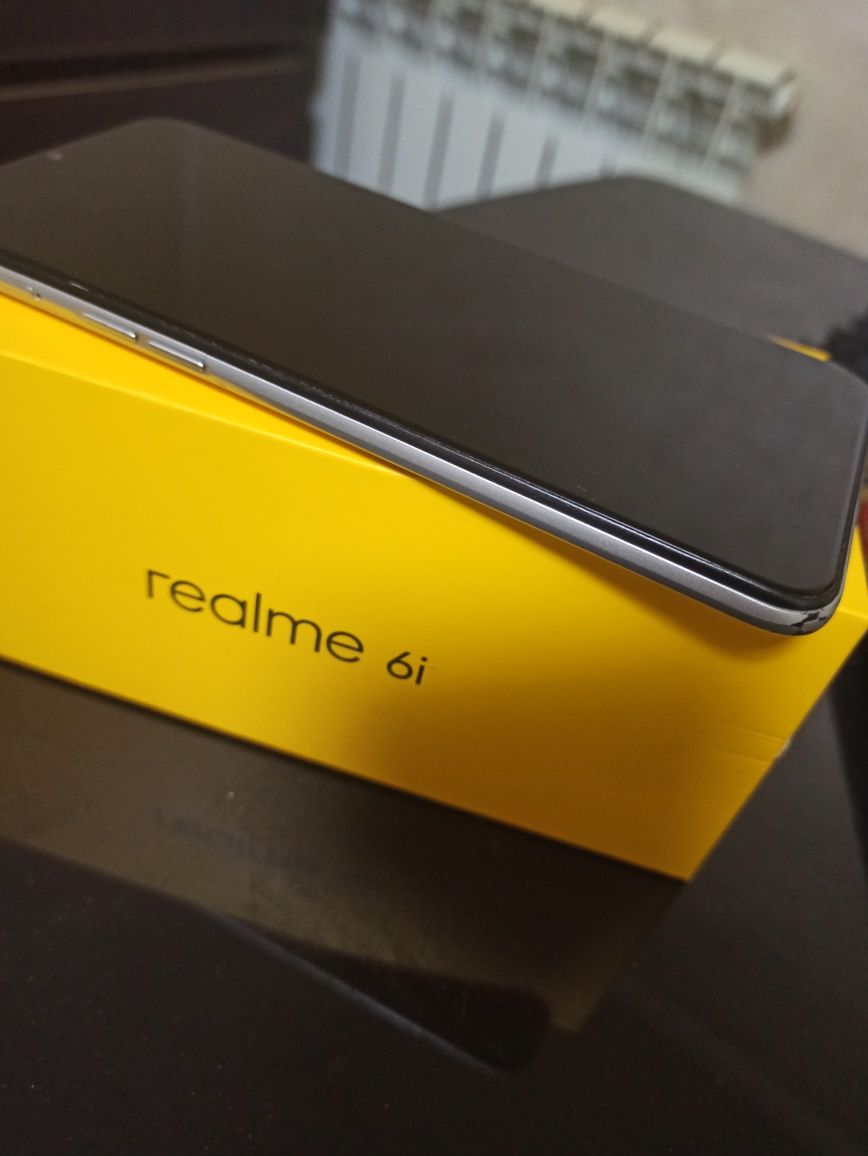 Телефон realme 6i