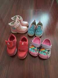 Детская обувь комплектом: запожки зимние, кроссовки, мокасины и кроксы