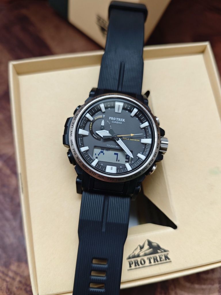 Продавам часовник casio pro trek prw 61
