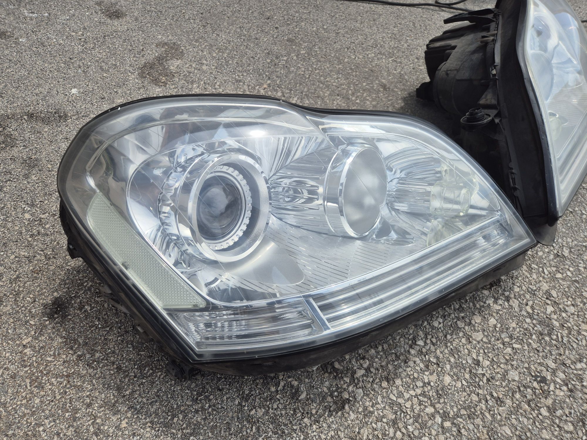 Завиващи фарове Мерцедес ГЛ Х164 Face Lift ляв десен фар Mercedes GL