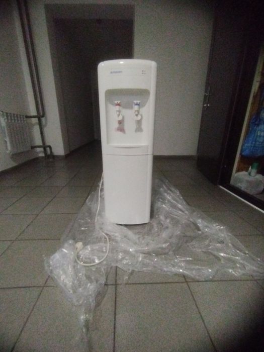 Хорошо состояние продам кулер для воды