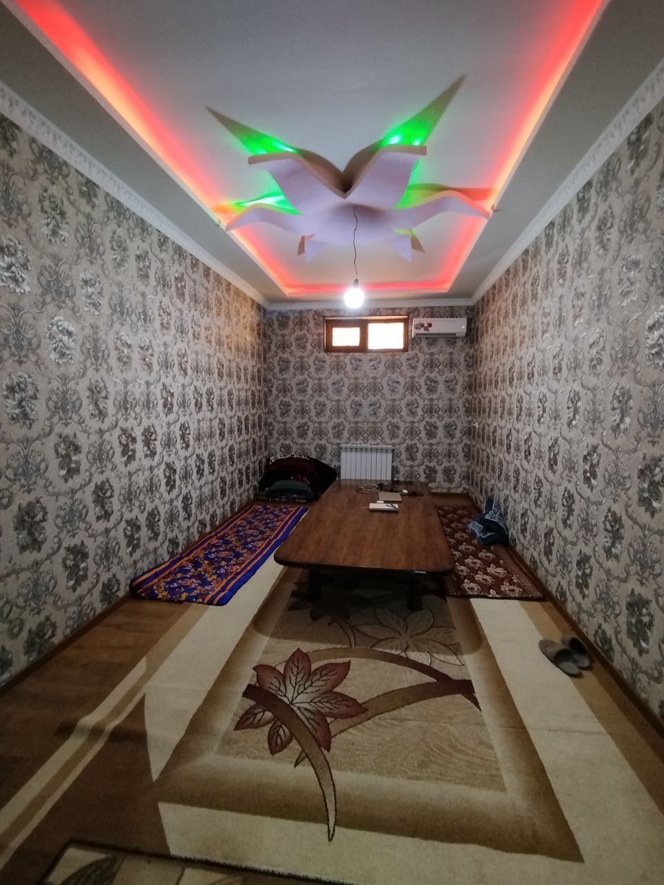 Самарканд шахар Рудакий кучасида жойлашган Янги курилган куп каватли у
