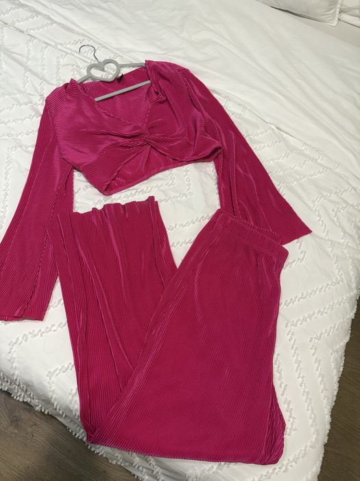 Два сатенени сета -цикламен и турско син -продават се само заедно!