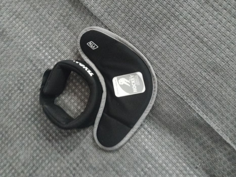 Продам защиту шеи TIXON для хоккеиста